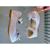 Sapatinho Branco Verniz C/ Aplique de Lacinho e Strass