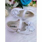 Sapatinho Branco Verniz Com Lacinho Duplo e Strass