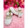 Sapatinho Branco Verniz Com Aplique de Flores Douradas Luxo