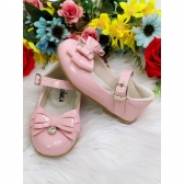 Sapatinho Rosa Verniz Com Lacinho e Florzinha de Strass