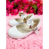 Sapatinho Branco Verniz Com Aplique de Flores Douradas Luxo